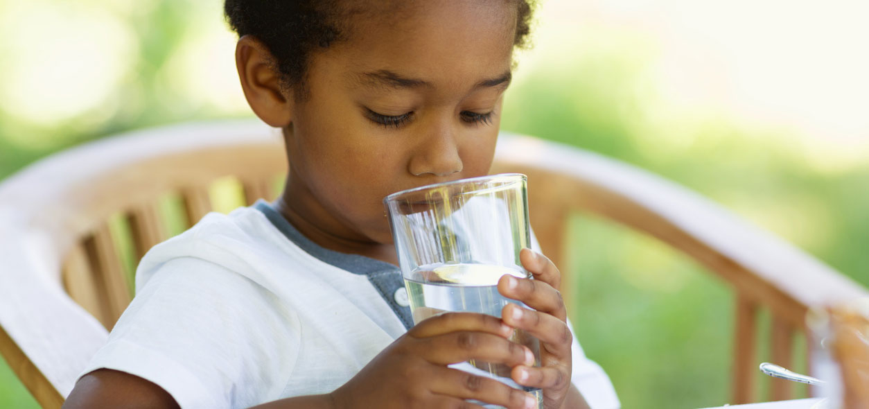 Cinco-Beneficios-de-Tomar-Agua-em-Jejum Cinco Benefícios  de Tomar Água em Jejum